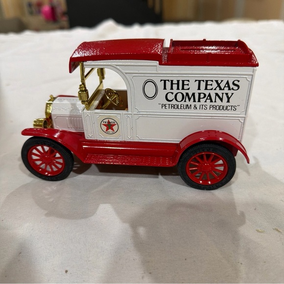 Vintage and rare ERTL Texaco Ford bank‎ #1